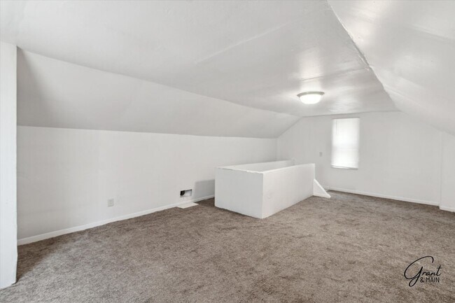 Building Photo - $1300 3 bedroom bungalow
