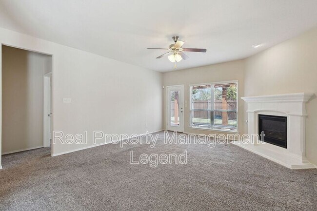 Building Photo - 812 Gray Fox Dr