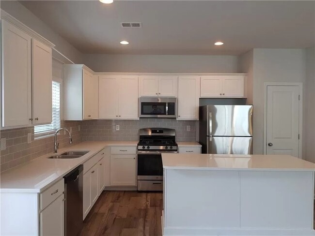 Building Photo - 102 Mansie Park Dr