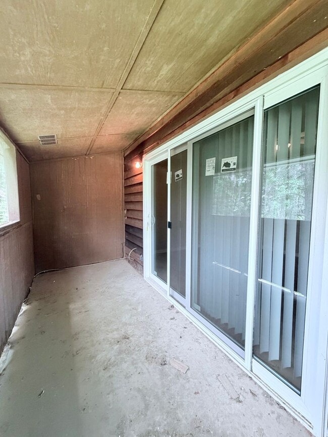 Building Photo - 3705 Aksarben Dr