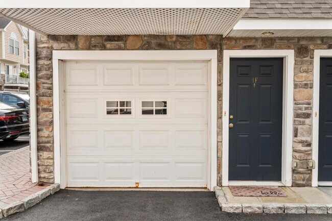 Building Photo - 85 Camp Ave