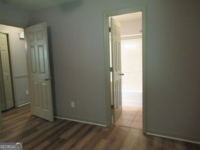 Building Photo - 95 Live Oak Rd