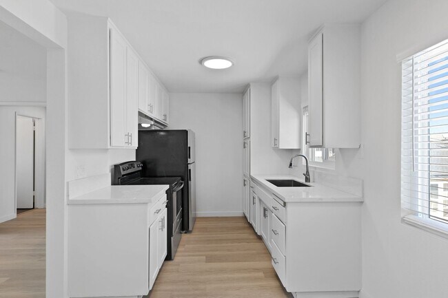 Interior Photo - 1740 Park Ave
