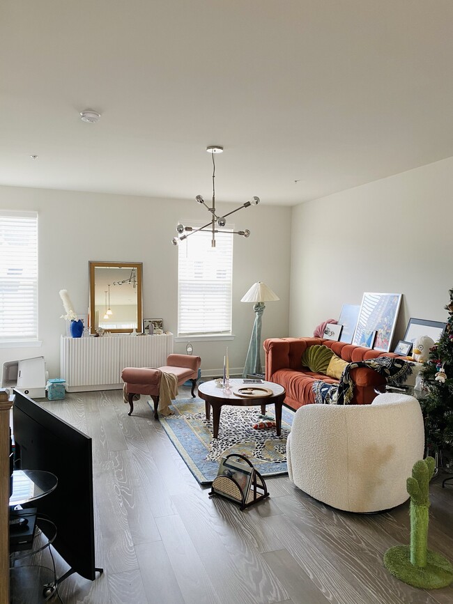 Living room - 731 Quarry Point Rd