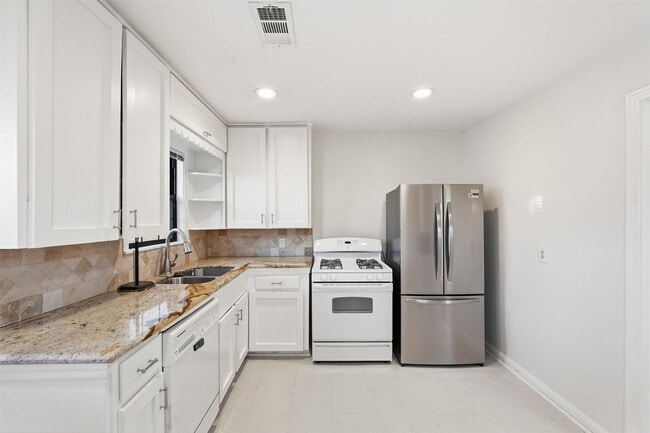 Building Photo - 3521 Burgundy Ln