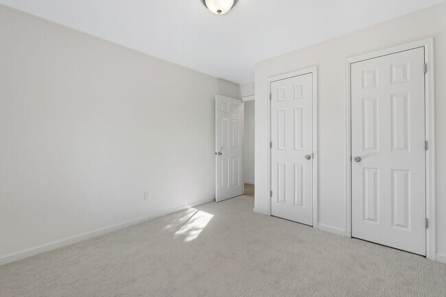 Building Photo - South Boulder 2-bedroom, 2-bath condo with laundry, pool, and heat included