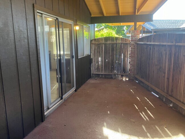 Building Photo - thornton2809 - 5.4/0/0 - R