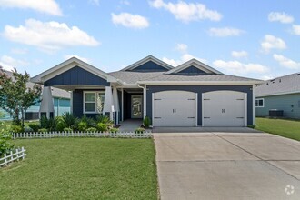 Building Photo - Craftsman in Cleburne