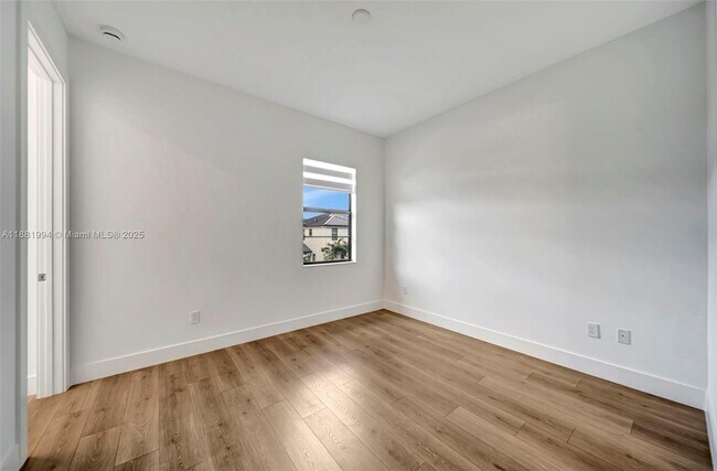 Building Photo - 1454 NW 23rd Ave