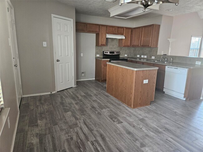 Building Photo - 18468 Sunrise Oaks Ct