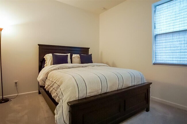Building Photo - 1241 Hendon Lp