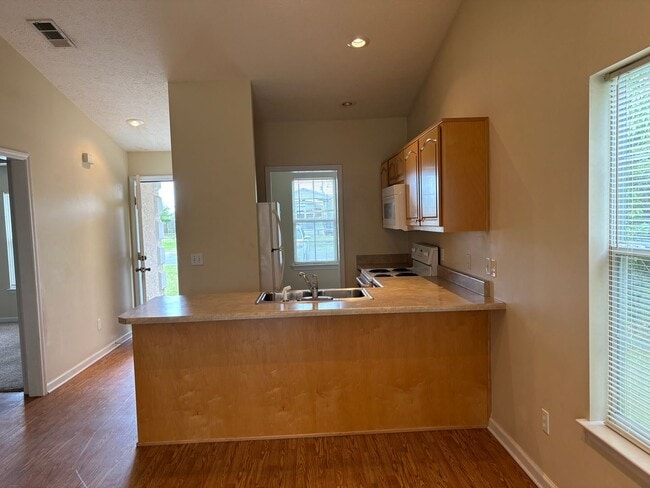 Building Photo - 3611 Eagle Ln