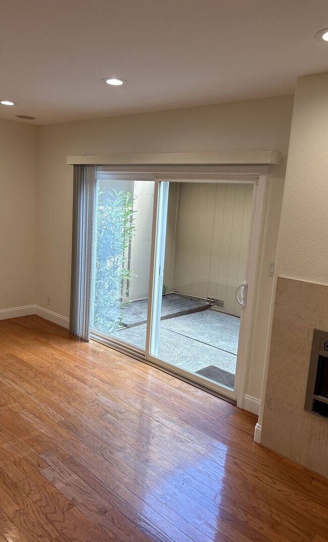 Building Photo - 6056 Elmbridge Dr