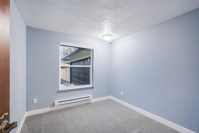 Building Photo - NEW REMODEL ~ Beautiful 3 Bed, 1 Bath Rental Home in Milwaukie!