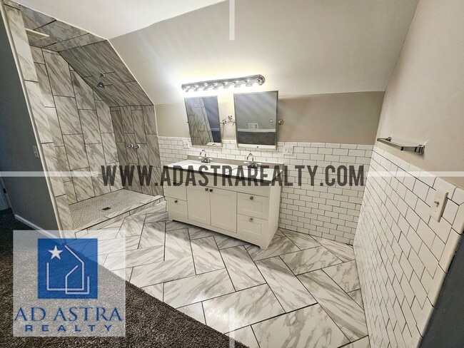Building Photo - Beautiful 3 Bed 2 Bath Brick Home in KCMO!...