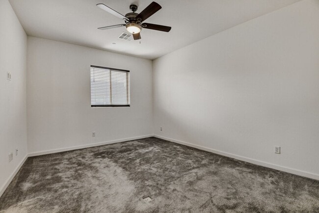 Building Photo - Stylish 2-Bedroom Townhome in Southwest Las Vegas