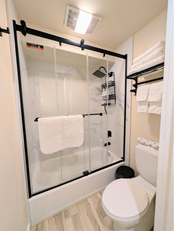 Building Photo - 322 W Woodin Ave