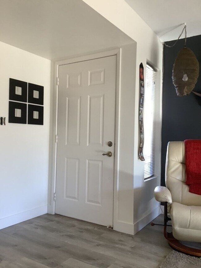 Building Photo - Great Summer Rental at a Great Price! Available May 15 through October 15, 2026 Only. Lovely cozy...