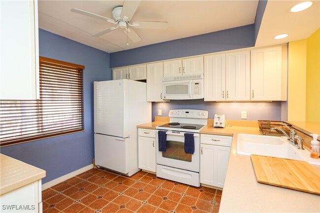 Building Photo - 1075 Foxfire Ln