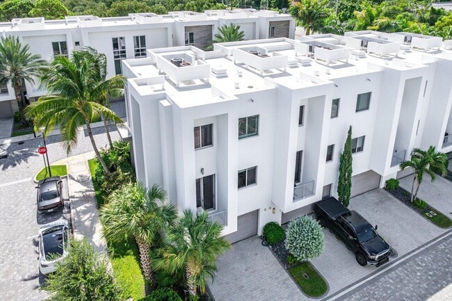 Building Photo - 4051 NW 17th Ave