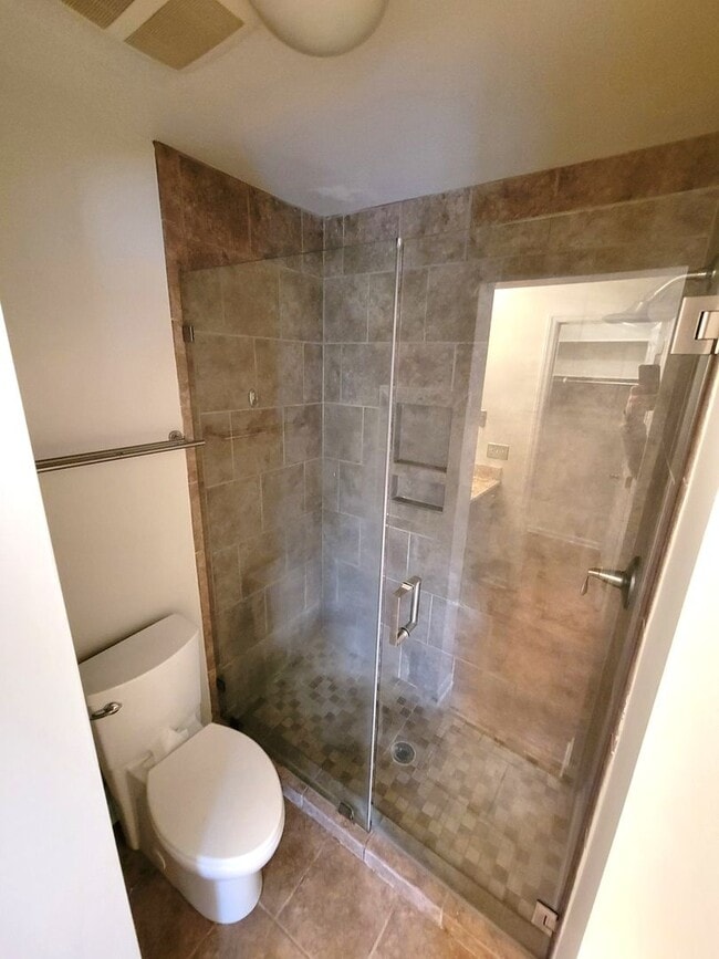 Building Photo - 2 Bedroom Condo in Heart of SouthPark!! 50% off the first month with a 13 month lease!