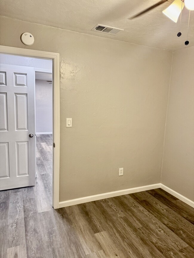 Building Photo - 986 S Hope Ave