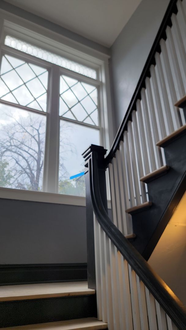 Building Photo - Charming renovated avenues apartment