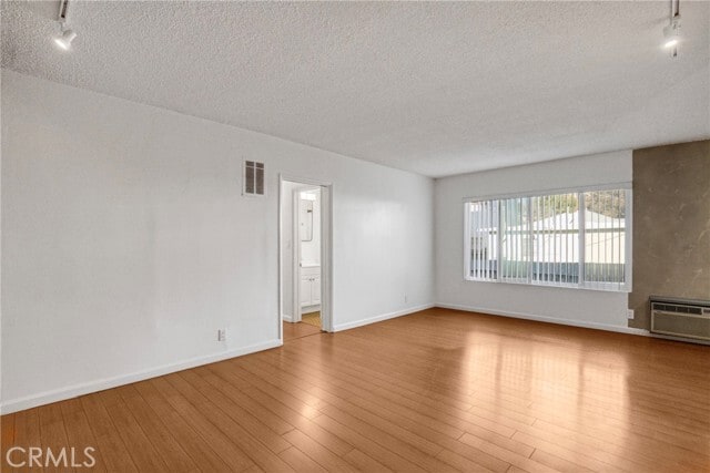 Building Photo - 6643 De Longpre Ave