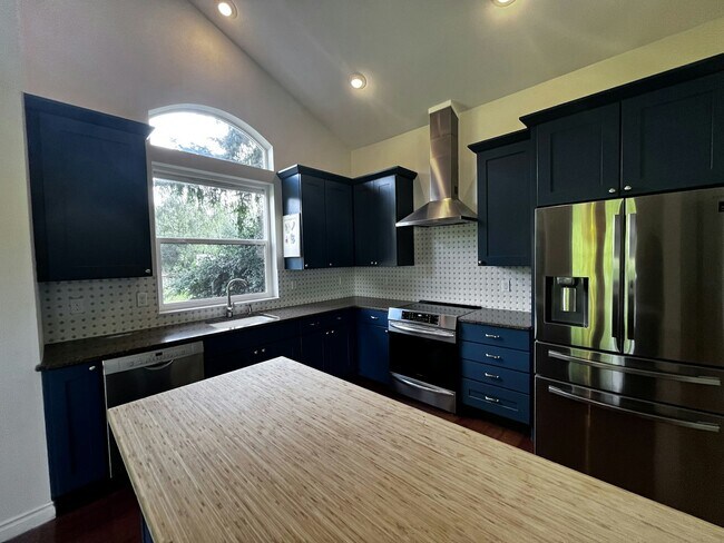 Building Photo - 13620 Batten Rd NE