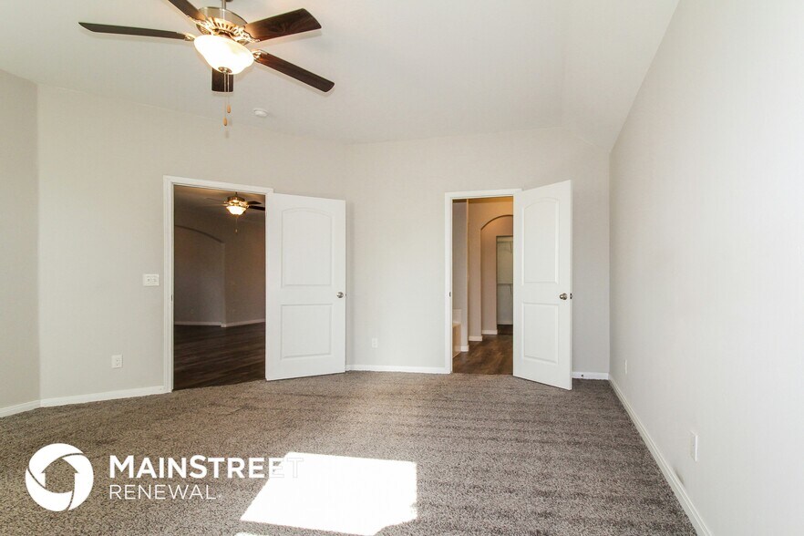 Building Photo - 320 E Georgia Terrace