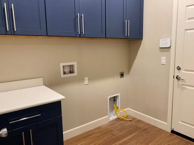 Building Photo - Single Story Craftsmen in Hollister