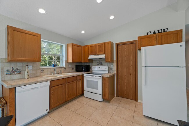 Building Photo - 16553 Norris Rd