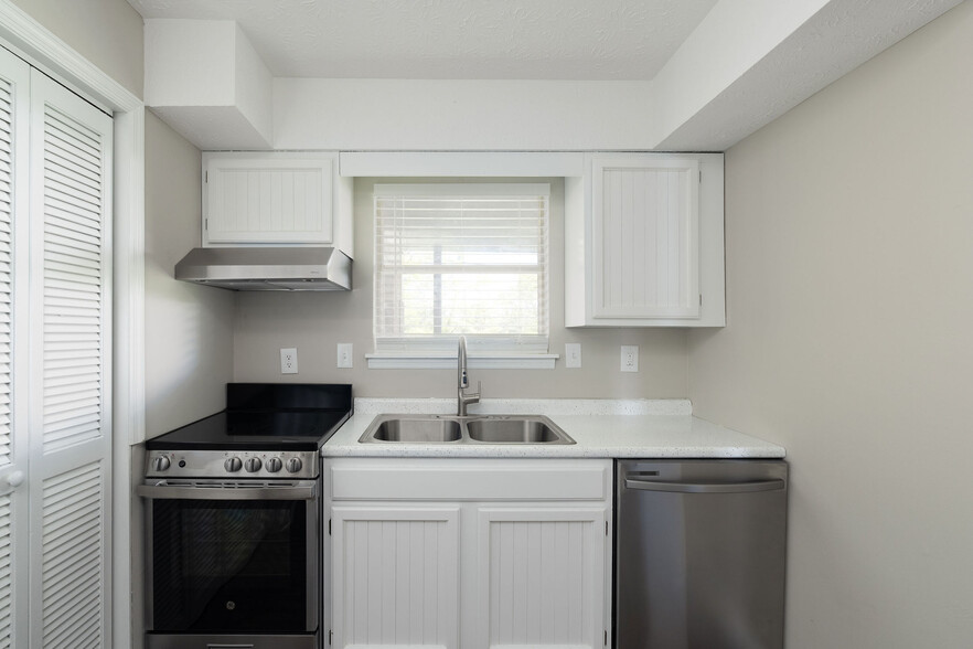 2 Bed 1.5 Bath Kitchen - Apex Johnson City