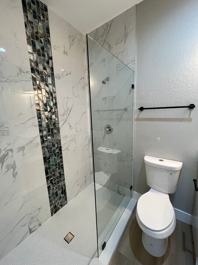 Building Photo - 10412 Pendleton Ave