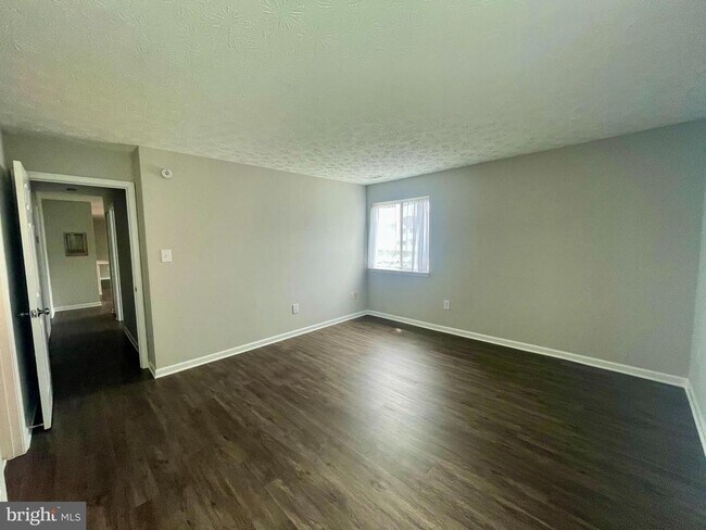 Building Photo - 2137 Wainwright Ct