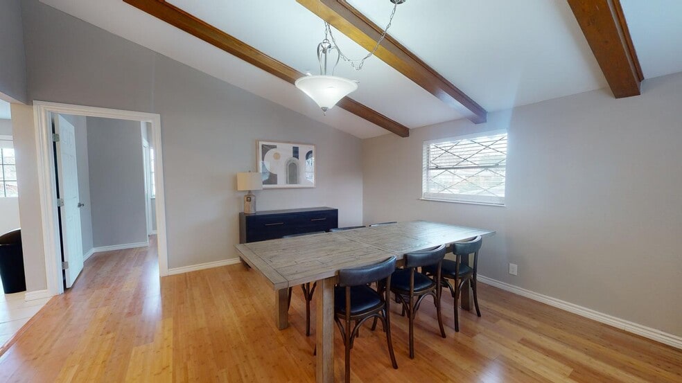 Building Photo - Beautifully updated San Antonio home by Bo...