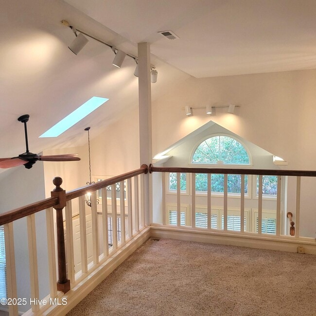 Building Photo - 301 Hampton Dr