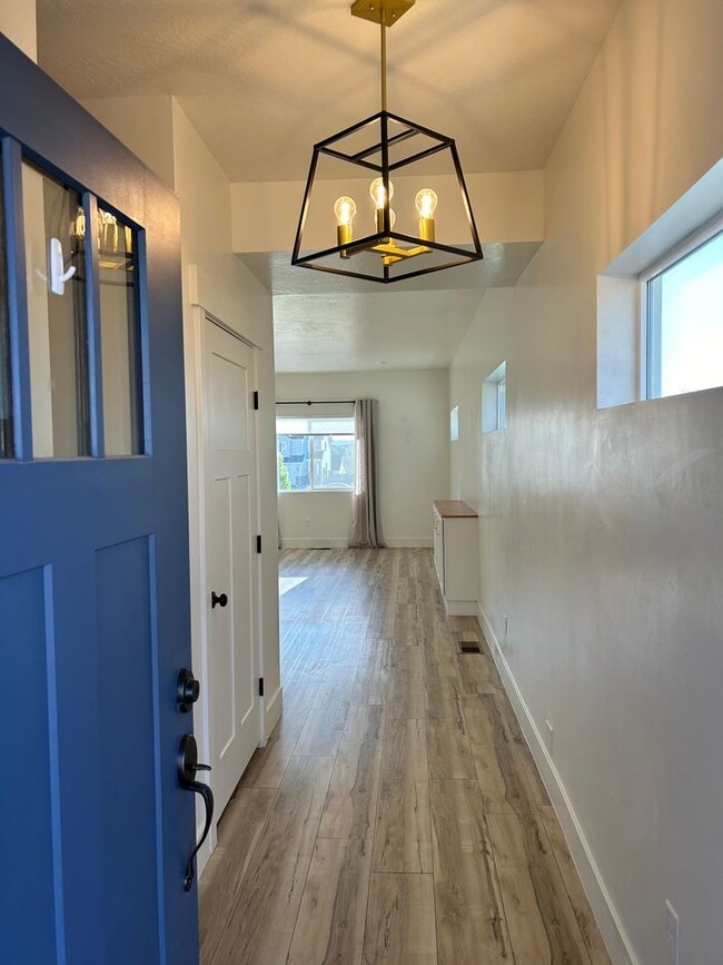 Building Photo - Beautiful home for rent!