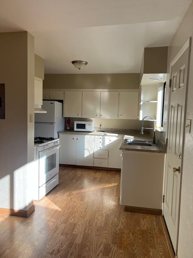 Building Photo - Blue Lake House Tier 2