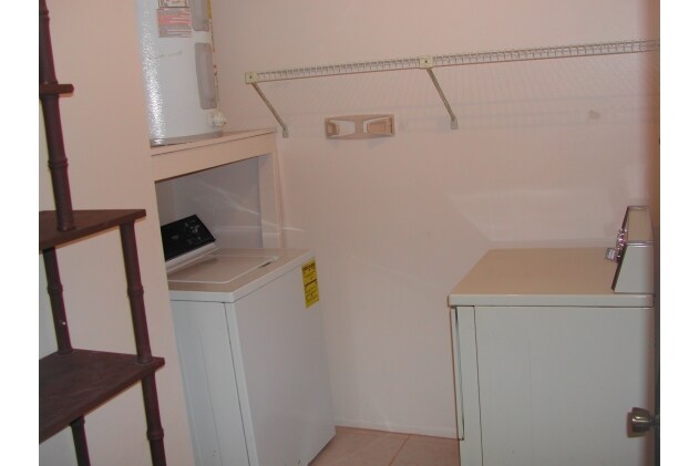 Interior Photo 3 - Williamsburg Ford Manor Apartments