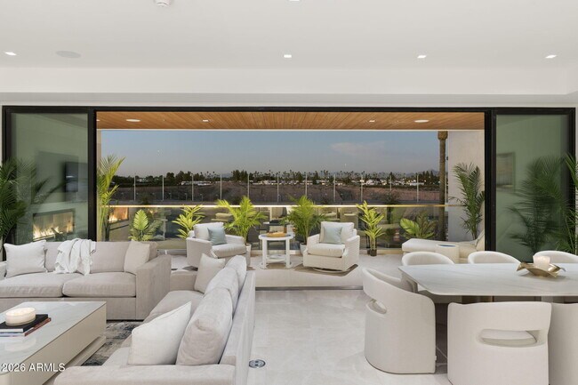 Building Photo - 6587 N Palmeraie Blvd