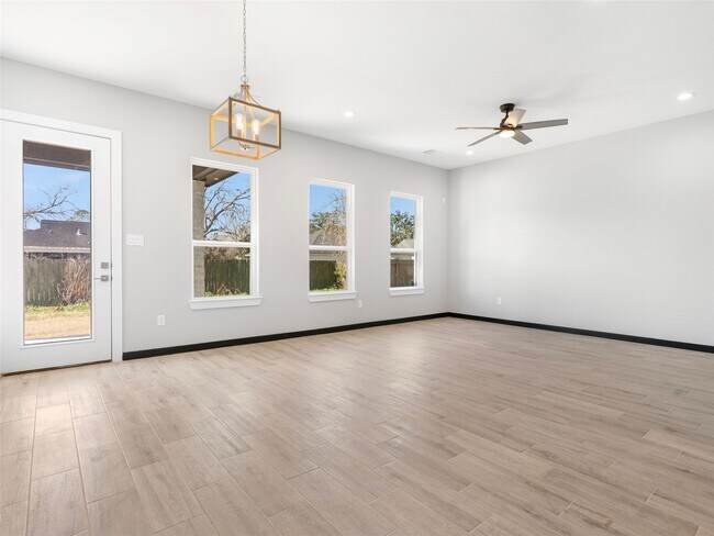 Building Photo - 209 Silverleaf Rd