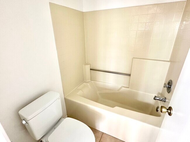 Building Photo - Welcome to this charming 2-bedroom, 2-bath condo in a gated Ventana Condominiums
