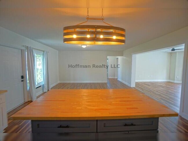 Building Photo - 3-Bedroom Pool Home in St. Pete