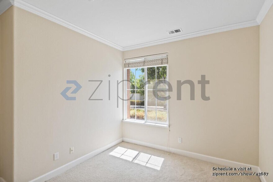 Building Photo - 5849 Penwood Ln
