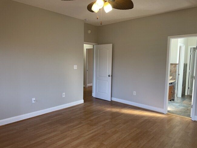 Building Photo - 109 Canyon Ct