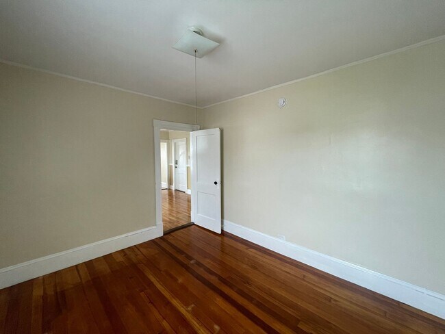 Building Photo - 68 Laval St