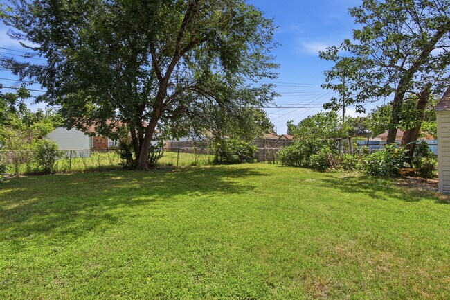 Building Photo - 1236 SW 30th St