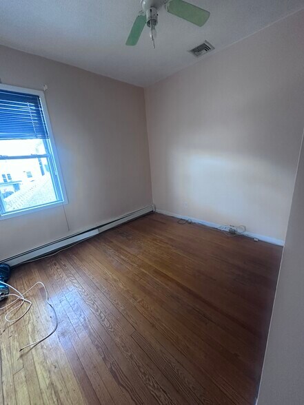 Building Photo - 95 E Clifton Ave