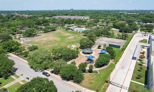 Building Photo - 5923 Dawnridge Dr